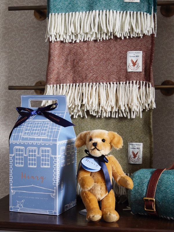 A Henry dog teddy made my Merrythought