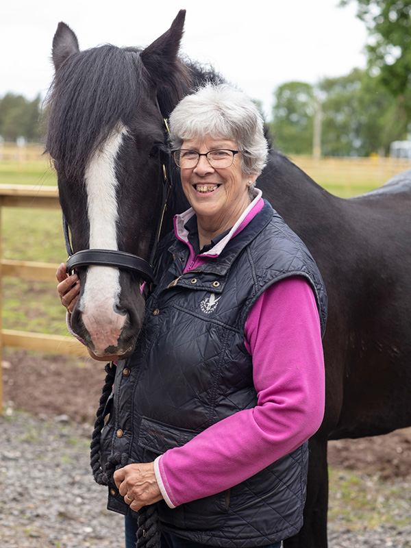 Jane Cepok holding horse reigns